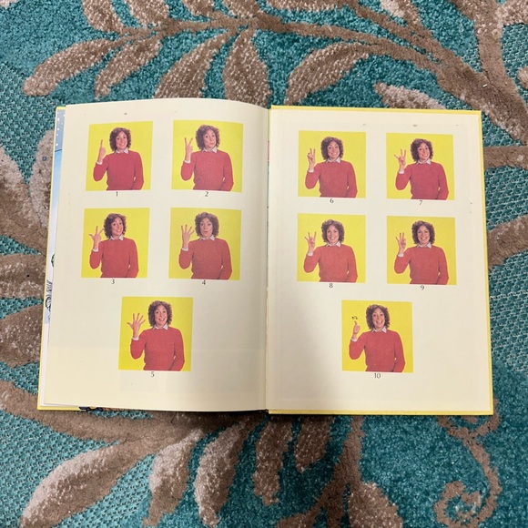 Sesame Street Sign Language Fun Book - Yellow and Red - Picture 6 of 12